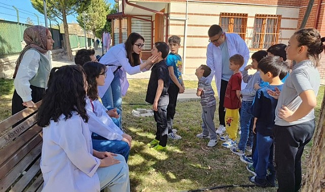 KMÜ&#039;lü diş hekimleri minik kalplere dokundu