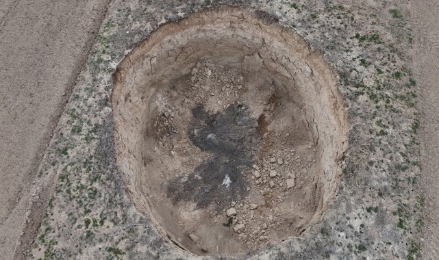 Konya&#039;da daha önce doldurulan obruk yeniden çöktü