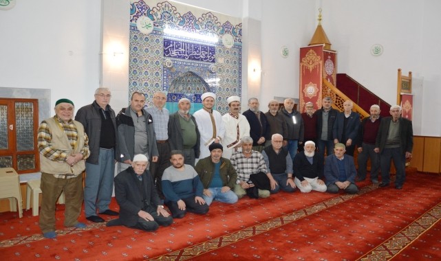 Sivrihisar&#039;daki Ak Camii&#039;de teravih namazı hatimle kılınıyor