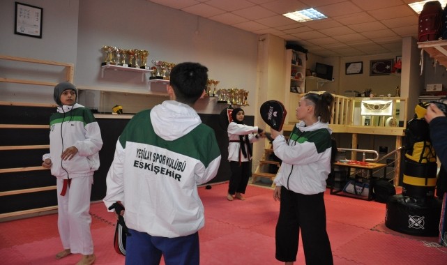 Yeşilayın başarılı sporcu kızlarının hedefi milli formayı giymek