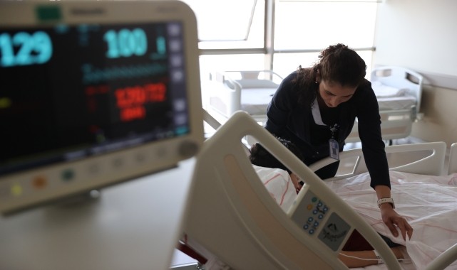 Yoğun bakım sürecini atlatan çocuklara hem şifa hem de şefkat eli oluyorlar