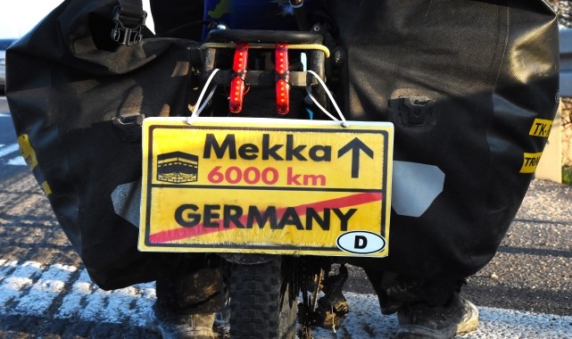 Almanya&#039;dan Mekke&#039;ye bisikletiyle hac yolculuğu yapıyor