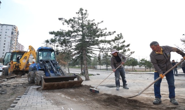 Başkan Yalçın, Talas Millet Bahçesi&#039;nde incelemede bulundu