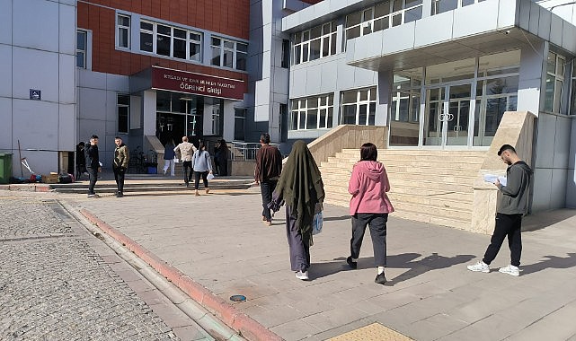 Karaman&#039;da AÖF sınav heyecanı devam ediyor
