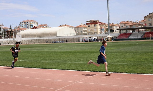 Karaman&#039;da çocuk atletizmi şenliği sürüyor
