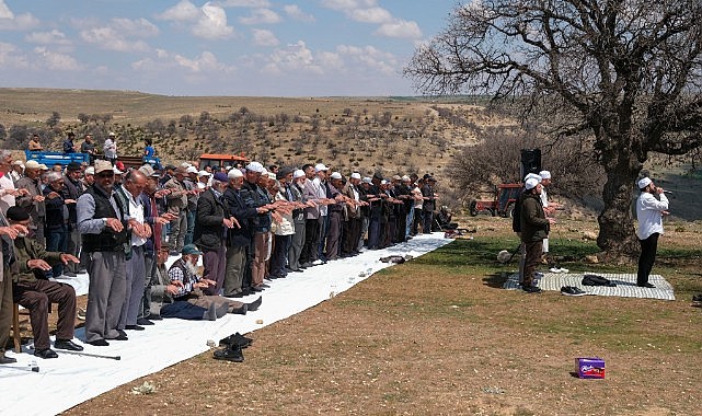 Karaman&#039;ın 6 köyünde eller semaya kalktı