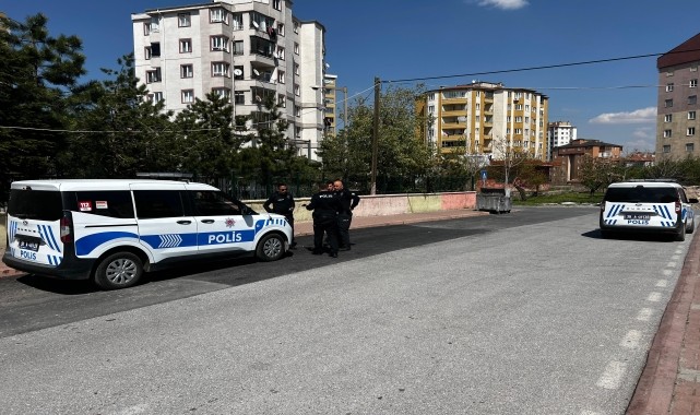 Kayseri&#039;de okul önünde çocuklarını beklerken eski eşinin bıçakladığı kadın yaralandı