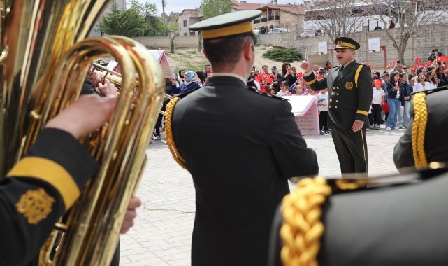 MSB Armoni Mızıkası, Ürgüp&#039;te çocuklara konser verdi