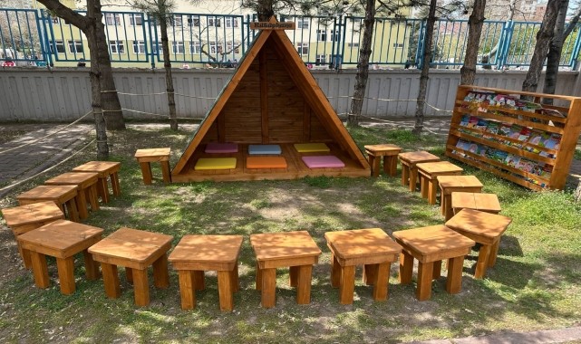 Nesrin Boysan Anaokulu öğrencileri açık hava sınıflarında ders işliyor