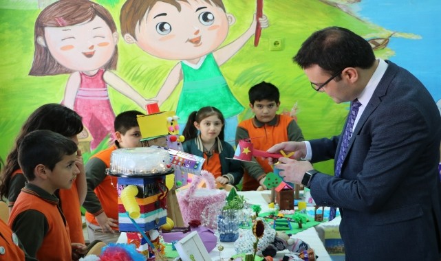 Sarayönü Kaymakamı Çakmak, geri dönüşüm sergisinin açılışını yaptı