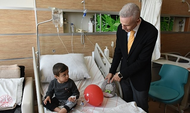  Vali Çiçekli&#039;den hastaneye özel ziyaret