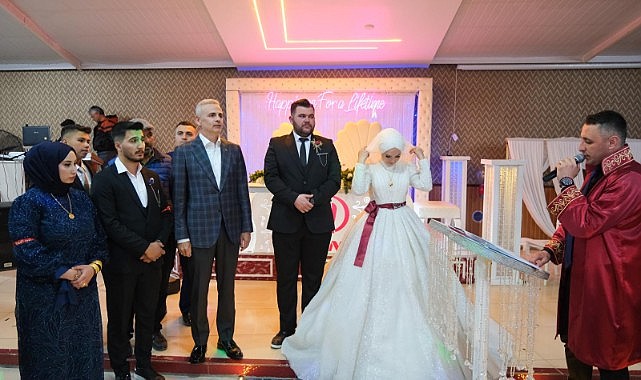 Vali Çiçekli &quot;Mutluluk&quot; diledi