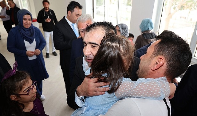 Vatandaş Savaş Başkan&#039;ı kucakladı