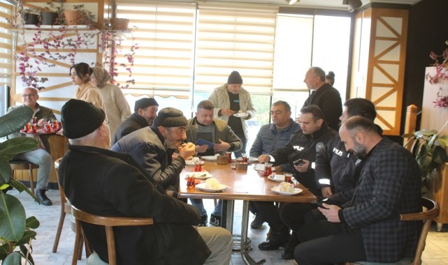 Yunak&#039;ta kavga ihbarına giden polislere sürpriz kutlama