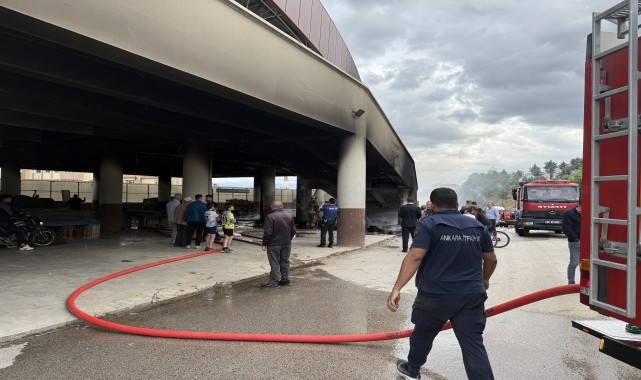Ankara&#039;da halk pazarında çıkan yangın söndürüldü