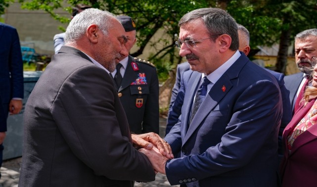 Cumhurbaşkanı Yardımcısı Yılmaz&#039;dan, şehit Astsubay Uzun&#039;un ailesine taziye ziyareti