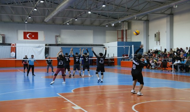 Gemerek&#039;te kurumlar arası voleybol turnuvası düzenlendi