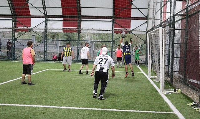 Güneyyurt&#039;ta özel maç: Dostluk kazandı