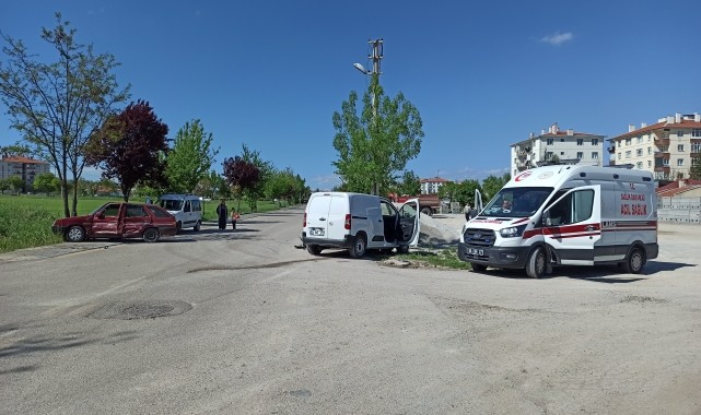 Kahramankazan&#039;da otomobil ile hafif ticari aracın çarpıştığı kazada, 2 kişi yaralandı