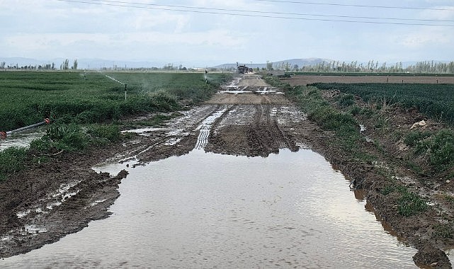 Karaman&#039;da çamurlu yollar çiftçiyi isyan ettirdi