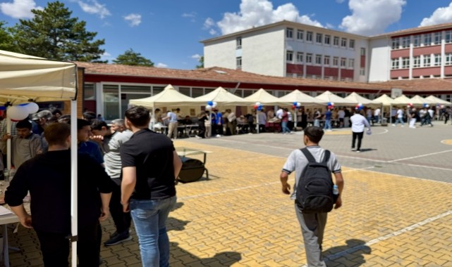 Kırşehir&#039;de TÜBİTAK 4006 Bilim Fuarı ve Bahar Şenliği düzenlendi