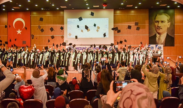 KMÜ&#039;de mezuniyet coşkusu devam ediyor