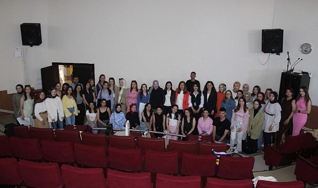 KMÜ&#039;de mezunlar kariyer sırlarını paylaştı