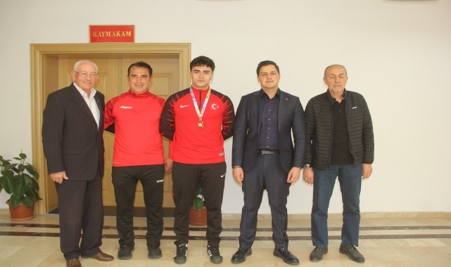 Milli güreşçi Ergüt, Zara ilçesini ziyaret etti