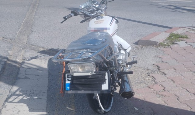 Nevşehir&#039;de motosikletinin plakasını maske ile kapatan sürücüye para cezası