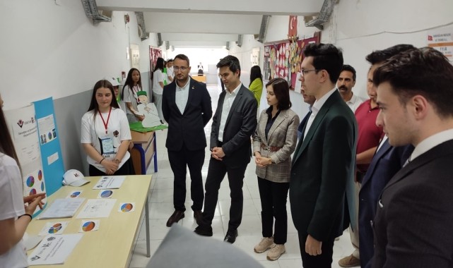 Sarıoğlan&#039;da TÜBİTAK 4006 Bilim Fuarı açıldı