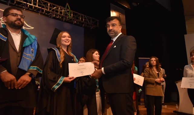 Selçuk Üniversitesi İletişim Fakültesinde mezuniyet töreni yapıldı