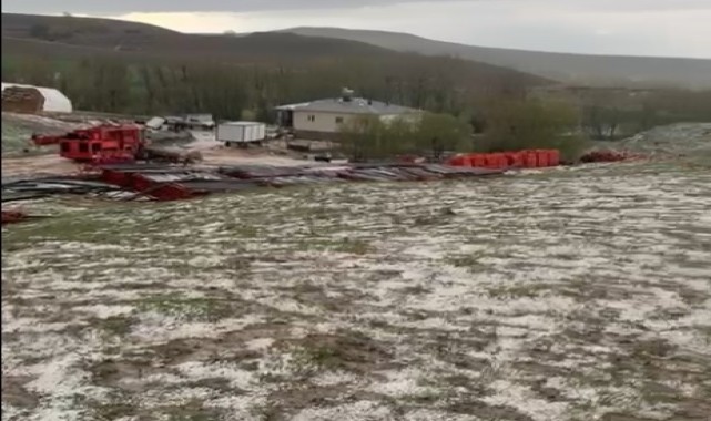 Sivas&#039;ta dolu ve sağanak tarım arazilerine zarar verdi