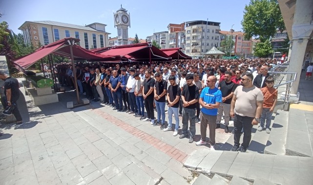 Ankara&#039;da fabrikada sızan gazdan etkilenerek ölen 2 işçinin cenazesi defnedildi