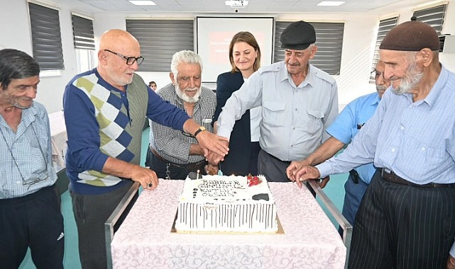 Babalar günü huzurevinde coşkuyla kutlandı