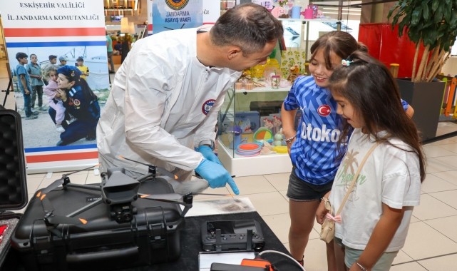Eskişehir&#039;de jandarmanın teknolojik ekipmanları vatandaşlara tanıtıldı