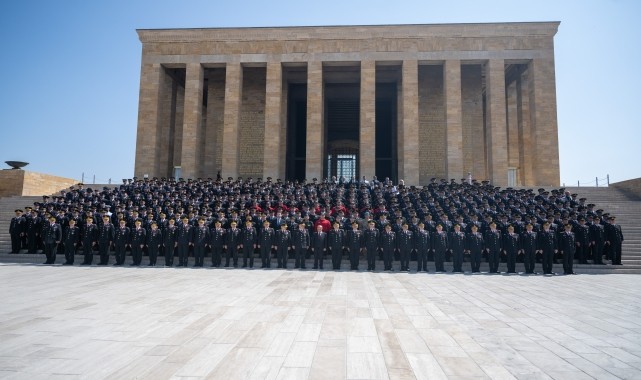 İçişleri Bakan Yardımcısı Aktaş ve beraberindeki jandarma heyeti Anıtkabir&#039;i ziyaret etti