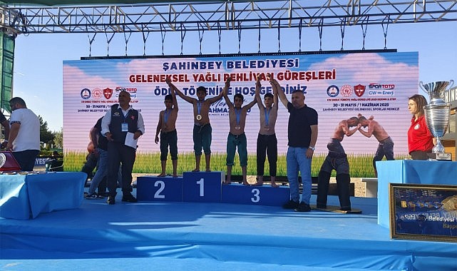 Karaman&#039;ın pehlivanları Kırkpınar yolunda