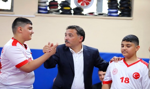 Vali Çiçek, ERVA Sağlık Spor Kulübünü ziyaret etti