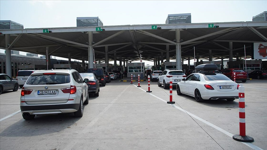 Akın akın geliyorlar