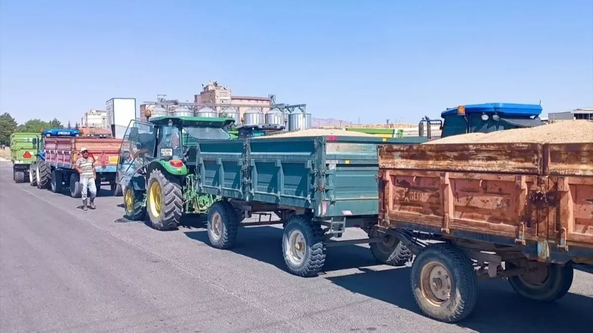Kırşehir'de  traktörlere reflektör takıldı