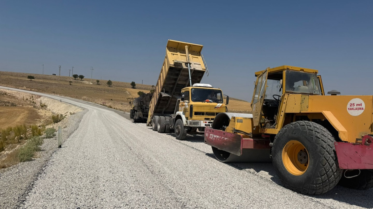 Karaman&#039;da köy yollarına el atıldı