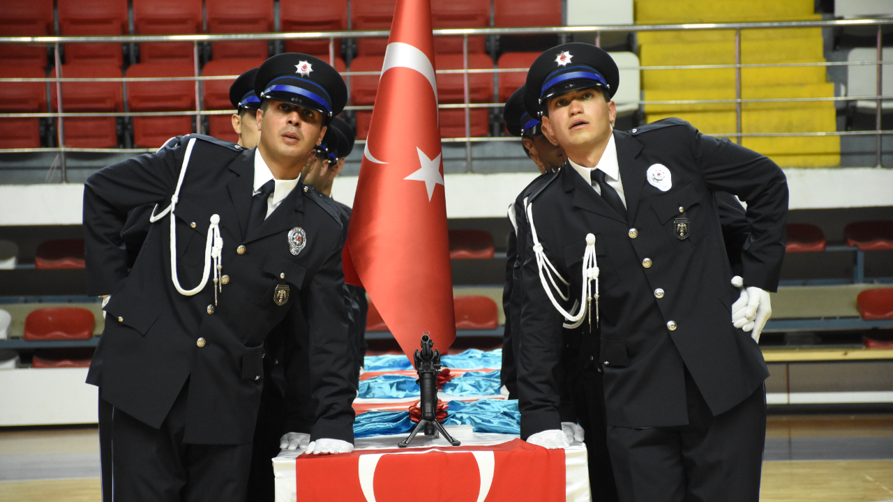 Karaman&#039;da 228 polis adayı mezun oldu