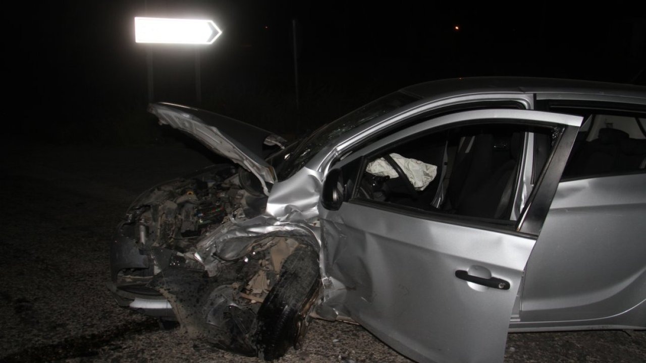 Konya&#039;da iki otomobilin çarpıştığı kazada 6 kişi yaralandı