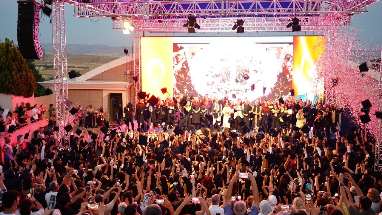 Atılım Üniversitesi Tıp Fakültesi ilk mezunlarını verdi