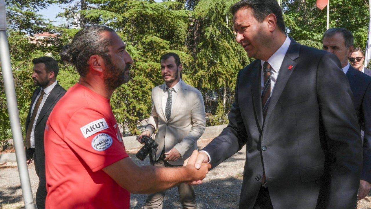 Saadet Partisi Genel Başkanı Arıkan, AKUT&#039;a taziye ziyaretinde bulundu