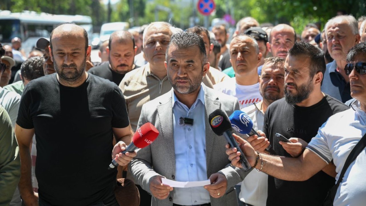 Eskişehir&#039;de özel bir madende çalışan işçiler alacaklarının ödenmesi talebiyle başkentte eylem yaptı