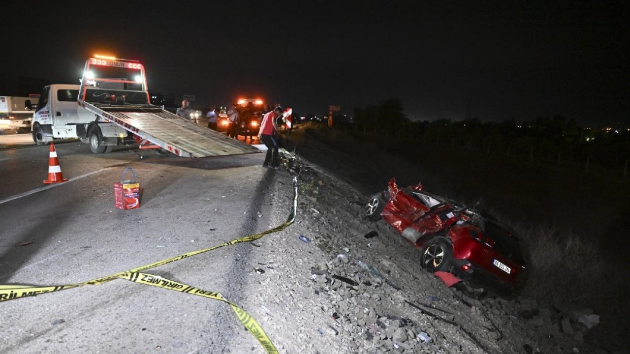 Ankara&#039;da iki otomobilin çarpıştığı kazada 3 kişi hayatını kaybetti