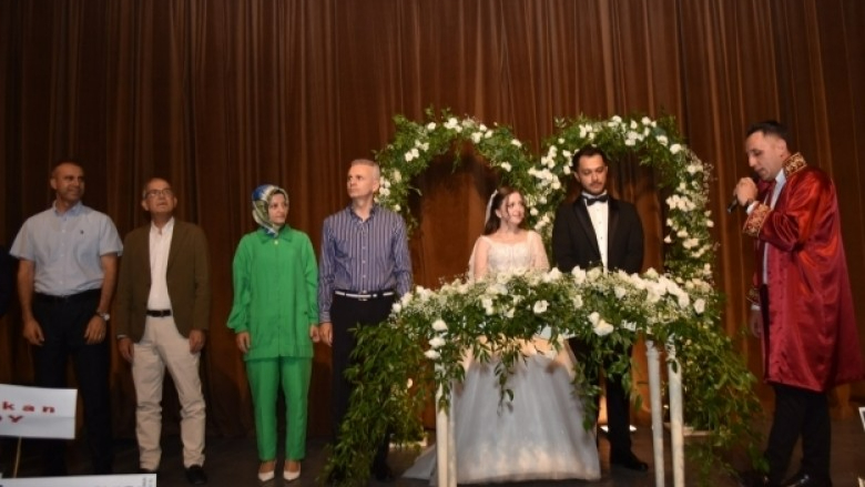 Ertabak ailesinin mutlu günü