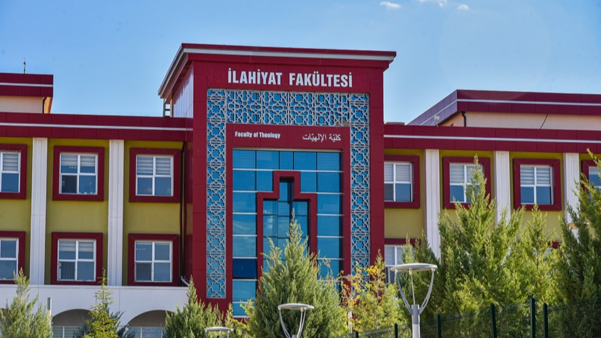 İlahiyat Fakültesi&#039;nden başarı bursu