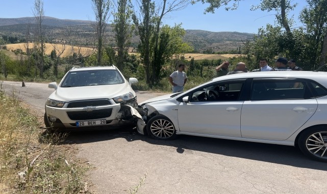 Akıncılar&#039;da iki otomobilin çarpıştığı kazada 1 kişi yaralandı